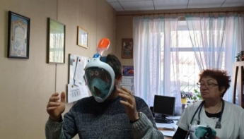 В Запорожской области медикам выдали защитные маски для подводного плавания (ФОТО)