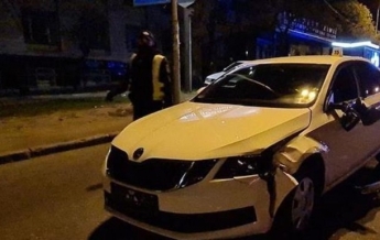 В Киеве Skoda Octavia насмерть сбила пешехода − СМИ (фото, видео)