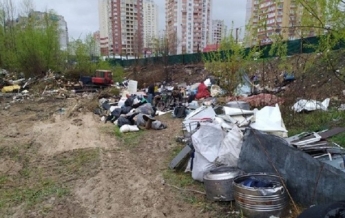 В Киеве бульдозером снесли шалаши бездомных