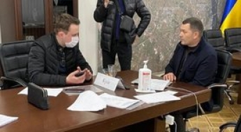 Первый замглавы КГГА Поворозник уличен в получении взятки, задержан посредник с $60 тысячами, в мэрии Киева идут обыски, - СМИ. ФОТО