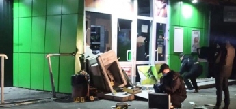 В Киеве ночью взорвали банкомат (фото)