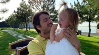 Сергей Притула показал, как проводит карантин с маленькой дочкой, и судя по фото им точно весело