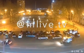 В Мелитополе три десятка автолюбителей в карантин устроили тусовку в центре города (видео)
