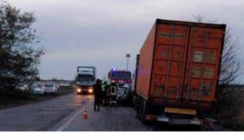 В Одессе молодой водитель погиб в жутком ДТП с фурой: фото с места