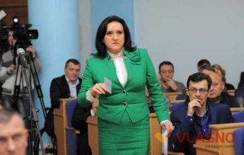 В Виннице депутат облсовета плюнула в лицо коллеге: ссора попала на видео