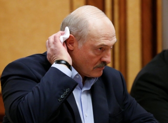 "Пневмония уйдет, а хлебушек-то нужен": Лукашенко заявил, что COVID-19 превратился в политику