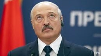 Все хотят "укусить": Лукашенко резко высказался о коронавирусе, в сети ответили фотожабой