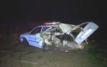 На Ровенщине BMW X5 врезался в авто полиции (фото)