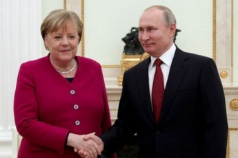 Меркель и Путин созвонились из-за Украины: о чем говорили