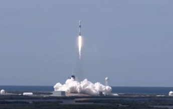 SpaceX вывела на орбиту еще 60 интернет-спутников (видео)
