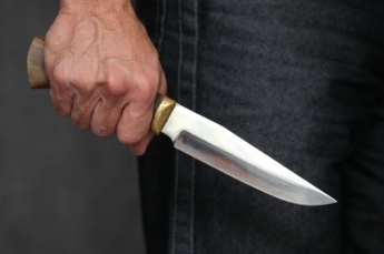 Приревновал: в Киеве мужчина ударил ножом сожителя бывшей супруги