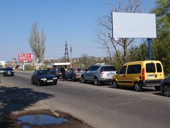 На КПП на въезде в Мелитополь километровая очередь (фото)