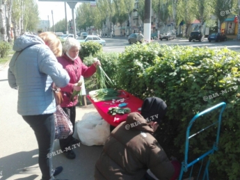 В Мелитополе ушлый тротуарный торговец "переквалифицировался" (фото)