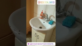 Бегают табуны тараканов: в сети показали видео из областной больницы Одессы
