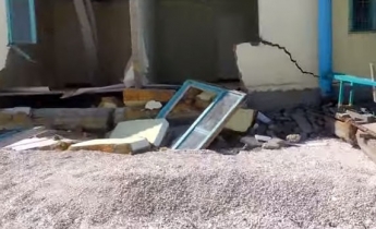 В Кирилловке шторм оставил руины от прибрежных строений  (видео)