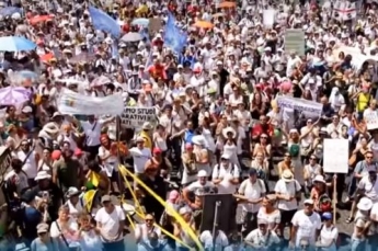 Итальянцы массово протестуют против закона об обязательной вакцинации (+Видео)