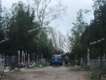 В Мелитополе на кладбища, минуя запрет, ринулись люди (фото)