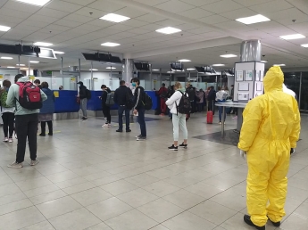В "Борисполь" прибыл самолет с сотнями украинцев из США: отправили ли их на обсервацию, фото и видео
