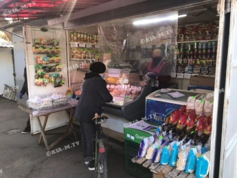 В Мелитополе на рынках устанавливают "экраны Ляшко" (фото, видео)