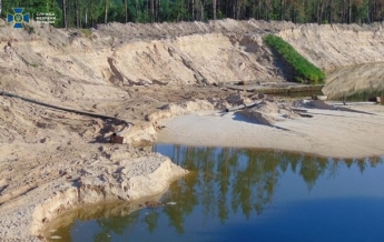 СБУ поймала экс-депутата на незаконной добыче песка на Житомирщине