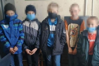 Ради забавы: в Луганской области компания детей 6-11 лет повредила 30 могил