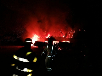 Под Мелитополем спасатели тушили масштабный пожар (фото)
