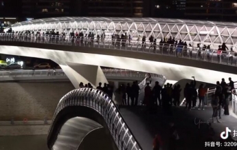 В Китае открыли мост-"ленту Мебиуса". Видео