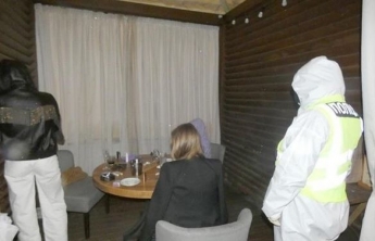 Полиция Киева "накрыла" ресторан с посетителями (фото, видео)