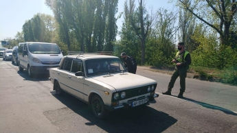"Страдают" за честность - транзитные авто по дороге в Кирилловку заворачивают обратно (фото, видео)
