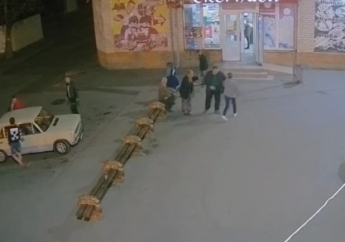 На дне - маргиналы устроили для мелитопольцев бесплатный "кинотеатр" (видео)