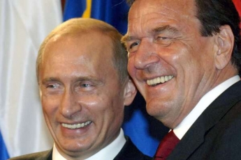 Немецкий друг Путина заговорил об отмене санкций против России из-за карантина