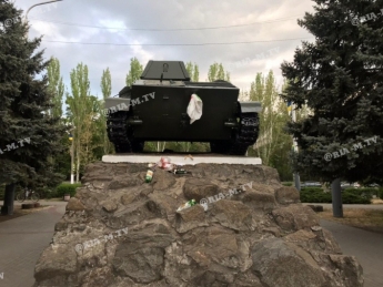 В Мелитополе в канун Дня Победы осквернили братское кладбище (фото)