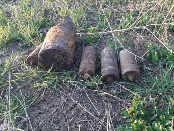 На окраине Мелитополя нашли опасные предметы (фото)