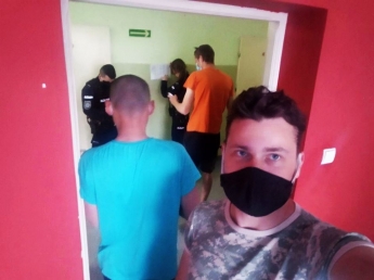 Как полиция контролирует заробитчан из Мелитополя в Польше на обсервации (фото)