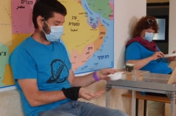 Не рискуют жизнью и не берут взятки: в Израиле за спасение больных коронавирусом взялись роботы, видео