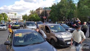 Митингующие против карантина в Киеве начали перекрывать улицы: эксклюзивные фото и видео