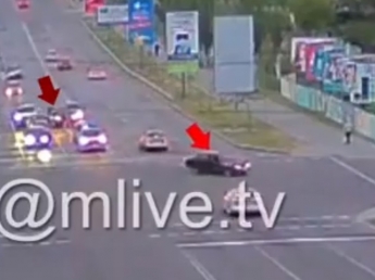 Соцсети возмутило поведение водителя в Мелитополе. Как это было (видео)