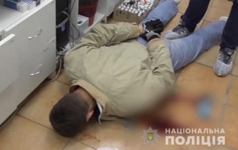 В Киеве задержали россиянина при ограблении аптеки (фото, видео)