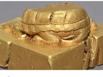 Принадлежала китайскому принцу: археологи показали шикарную находку с золотой черепахой