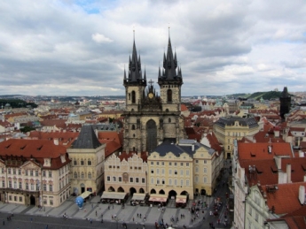 В Праге на месте снесенного памятника советскому маршалу установили унитаз