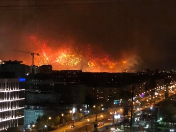 Небо закрыло "адское" зарево: россиян ужаснул праздничный салют на 9 мая, фото