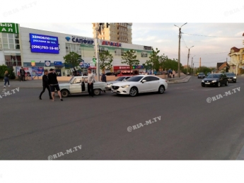 В Мелитополе пьяный водитель Запорожца спровоцировал ДТП с Маздой (фото, видео)