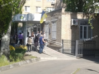 В Мелитополе пенсионеры штурмуют Пенсионный фонд (фото)
