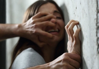 Заклеил рот скотчем: в Харькове мужчина изнасиловал 15-летнюю девушку