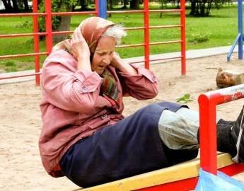 Курьезы. В сети набирает просмотры тренировка бабушки-спортсменки (фото)