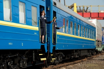 Стало известно о состоянии женщины, на которую в поезде «Киев-Бердянск» упала полка с пассажиром