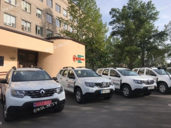 В Мелитопольском районе врачей пересадили с Нив и Москвичей на новые Renault Duster (фото, видео)