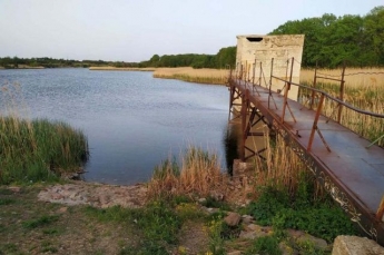 В Днепропетровской области ребенок прыгнул с моста в воду и не вынырнул