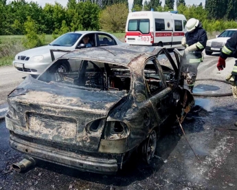 Женщину зажало конструкциями автомобиля - спасатели рассказали подробности ДТП на Запорожской трассе (фото)