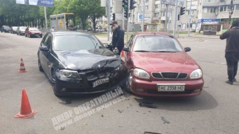 В Днепре на перекрестке жестко столкнулись BMW и Daewoo: подробности, фото